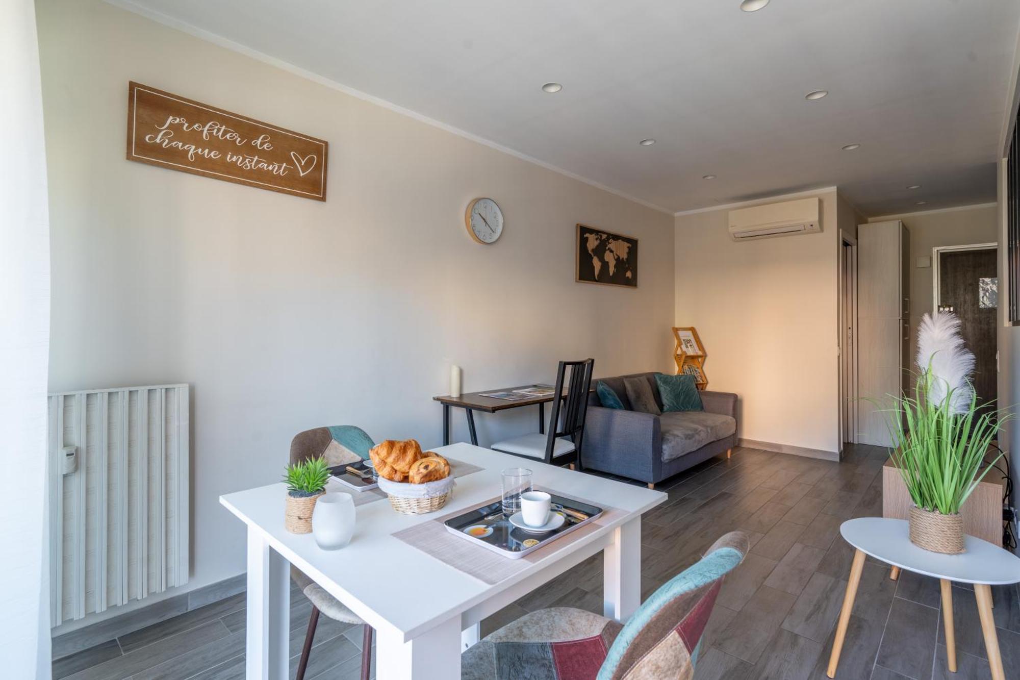 Fabuleux Appartement 2 Personnes Au Coeur De Menton, Climatise Et Proche Gares Routiere Et Sncf Exterior foto