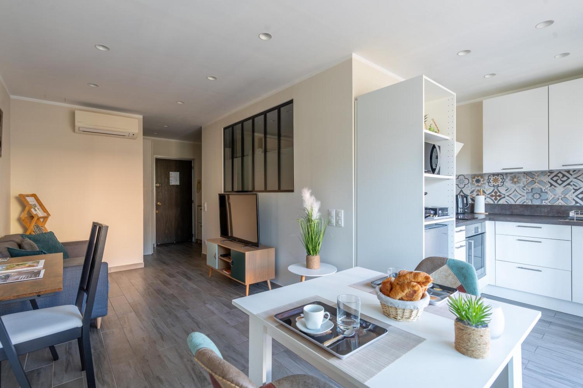Fabuleux Appartement 2 Personnes Au Coeur De Menton, Climatise Et Proche Gares Routiere Et Sncf Exterior foto
